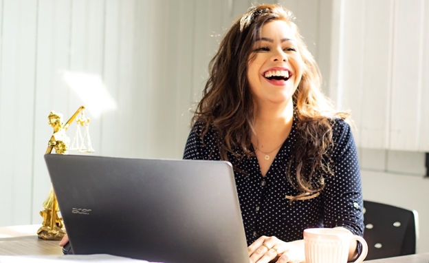 How to use Acumatica Payroll.
